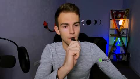 Snapshot of astren_villo chatting on November 1, 2025, 6:37 am astren online show from November 1, 2025, 6:37 am