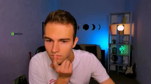 Snapshot of astren_villo chatting on November 9, 2025, 1:31 pm astren online show from November 9, 2025, 1:31 pm