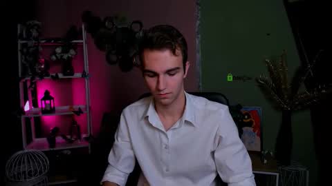 Snapshot of astren_villo chatting on November 18, 2025, 9:08 pm astren online show from November 18, 2025, 9:08 pm