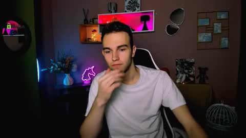 astren online show from March 10, 2026, 7:13 am