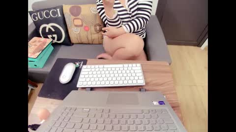 Snapshot of asuka_9x chatting on October 9, 2025, 6:17 pm asuka_9x online show from October 9, 2025, 6:17 pm