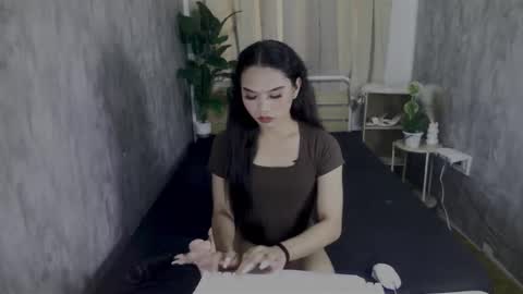 atashakendall online show from December 17, 2025, 8:31 am