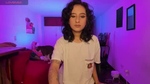 Atenea online show from October 18, 2025, 4:59 am