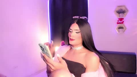 ateneataylor online show from September 12, 2025, 3:50 am