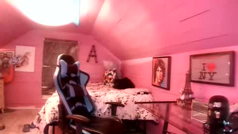   xoxo G0DD3SS xoxox    online show from December 20, 2025, 3:02 am