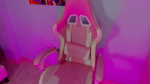 Snapshot of athenea__fox chatting on October 5, 2025, 11:30 am athenea__fox online show from October 5, 2025, 11:30 am