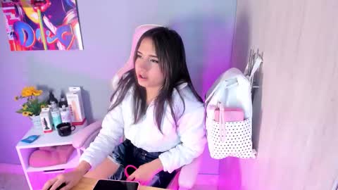 athenea__fox online show from November 17, 2025, 12:00 pm