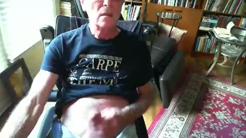 Snapshot of atlhung9 chatting on October 18, 2025, 10:10 pm Atlhung9 online show from October 18, 2025, 10:10 pm