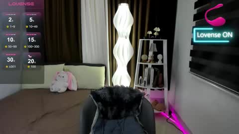 Your goddess AUDREY  FOLLOW ME online show from March 2, 2026, 5:08 am