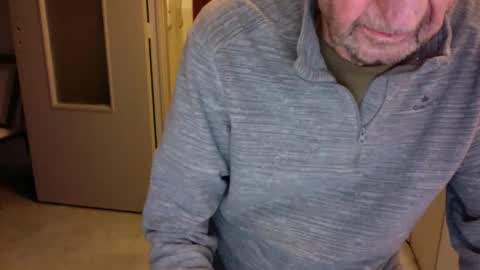 auguste061400 online show from February 5, 2025, 4:58 pm