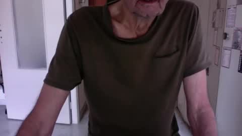 auguste061400 online show from February 7, 2025, 9:47 am