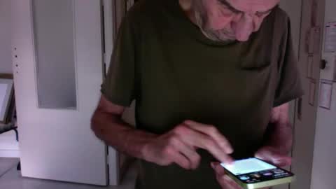 auguste061400 online show from February 10, 2025, 9:04 am