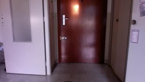 auguste061400 online show from November 13, 2025, 9:19 am