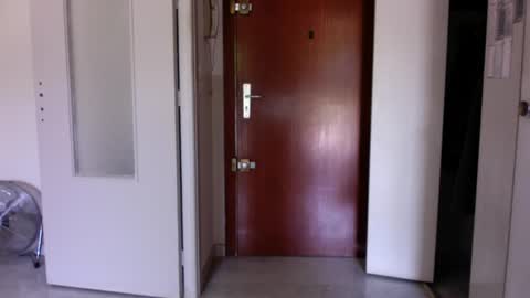 auguste688483 online show from April 18, 2026, 9:02 am