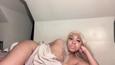Snapshot of aunyxxx chatting on February 5, 2025, 11:17 pm aunyxxx online show from February 5, 2025, 11:17 pm