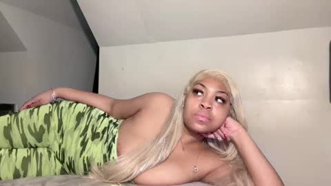 Snapshot of aunyxxx chatting on February 10, 2025, 10:40 pm aunyxxx online show from February 10, 2025, 10:40 pm