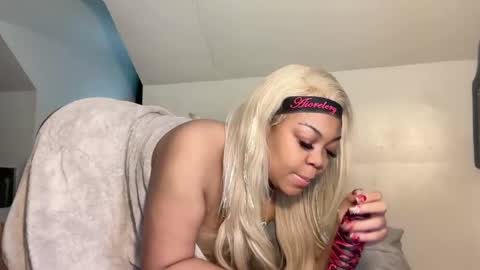 Snapshot of aunyxxx chatting on February 13, 2025, 5:01 pm aunyxxx online show from February 13, 2025, 5:01 pm