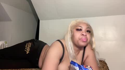 Snapshot of aunyxxx chatting on February 21, 2025, 4:40 am aunyxxx online show from February 21, 2025, 4:40 am