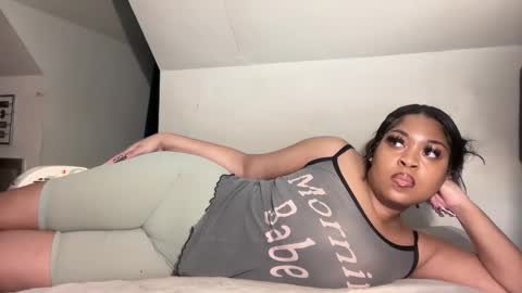 Snapshot of aunyxxx chatting on October 8, 2025, 11:35 pm aunyxxx online show from October 8, 2025, 11:35 pm