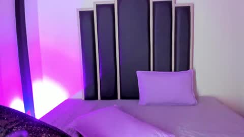 aura_baker online show from July 12, 2026, 11:56 am