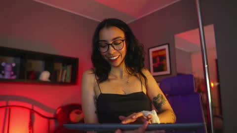  A U R A           online show from November 7, 2025, 4:45 am