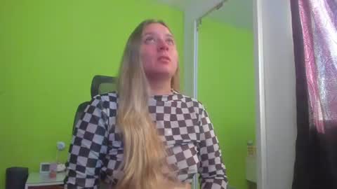 Aura Divina  online show from July 13, 2026, 8:44 pm