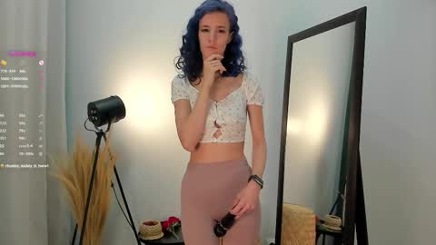 Lana online show from October 4, 2025, 6:44 am