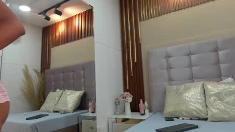 Snapshot of aurarey chatting on November 14, 2025, 7:45 pm Aura Rey online show from November 14, 2025, 7:45 pm