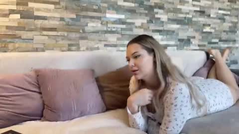 Snapshot of aurora_ast chatting on September 29, 2025, 8:30 am Aurora Asti online show from September 29, 2025, 8:30 am