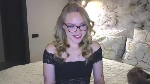 Kate online show from September 28, 2025, 7:52 pm