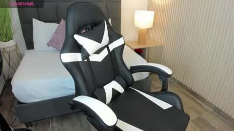 A U R O R A online show from December 29, 2024, 8:00 am