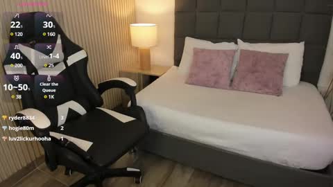 A U R O R A online show from December 31, 2024, 5:44 am