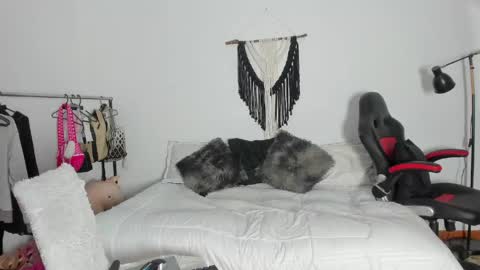 aurora_moonm online show from May 28, 2026, 3:15 am