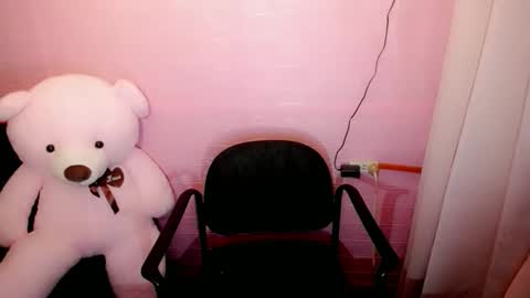 cute online show from December 22, 2025, 9:28 am