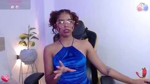 aurora_rodriguez online show from December 5, 2024, 3:17 pm