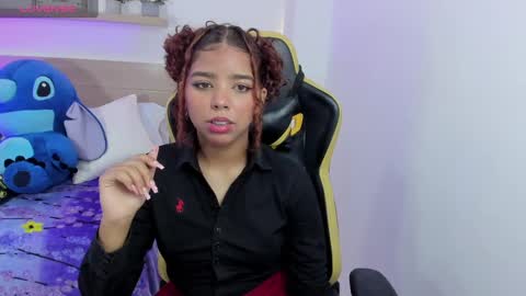 aurora_rodriguez online show from December 12, 2024, 1:06 pm