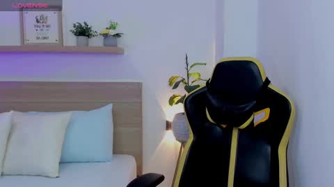 aurora_rodriguez online show from January 7, 2025, 12:09 pm