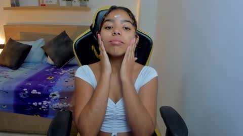 aurora_rodriguez online show from January 27, 2025, 12:05 pm