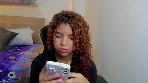 aurora_rodriguez online show from February 1, 2025, 3:18 pm