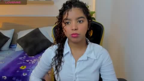 aurora_rodriguez online show from February 6, 2025, 12:16 pm