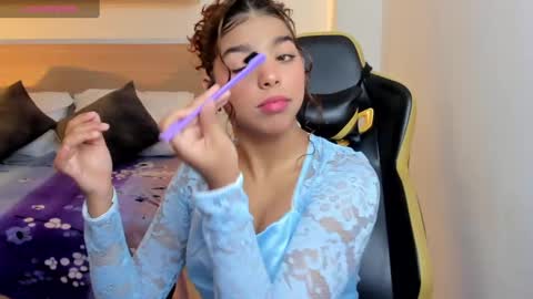aurora_rodriguez online show from February 13, 2025, 12:32 pm