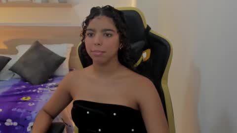 aurora_rodriguez online show from February 15, 2025, 12:33 pm