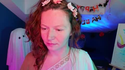 auroraborealis__ online show from October 31, 2025, 7:09 am