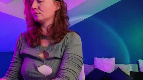 auroraborealis__ online show from December 18, 2025, 7:03 am