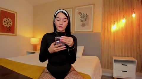 Snapshot of auroraevans__ chatting on February 25, 2025, 7:36 pm Aurora online show from February 25, 2025, 7:36 pm