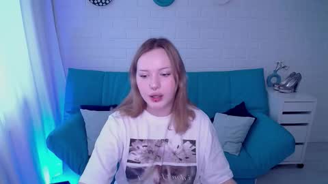 Snapshot of auroramour chatting on October 7, 2025, 10:56 am Aurora online show from October 7, 2025, 10:56 am