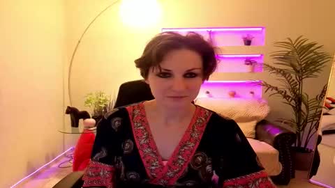 Snapshot of aurorascript chatting on November 19, 2025, 8:31 pm Aurora online show from November 19, 2025, 8:31 pm