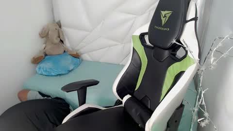 AUSTIN online show from November 6, 2025, 2:07 pm