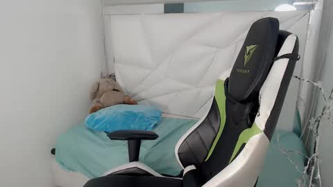 AUSTIN online show from November 8, 2025, 12:27 pm