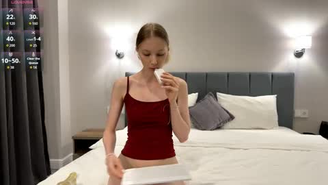 Snapshot of autumnroginson chatting on May 25, 2026, 4:57 pm Annie online show from May 25, 2026, 4:57 pm